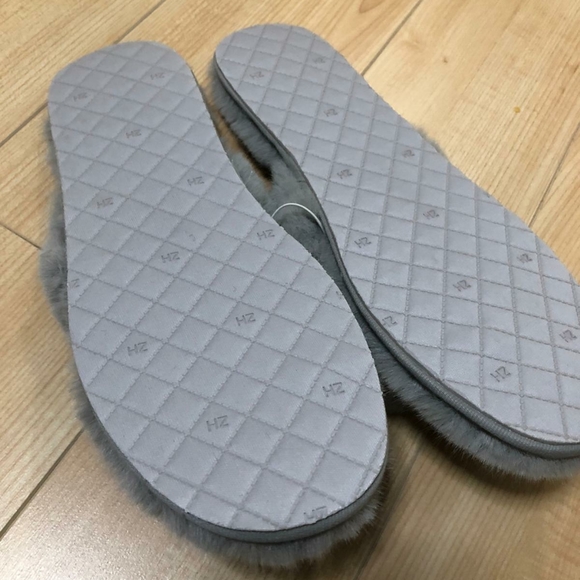 Zara Home size 9 luxury faux fur slippers - Picture 5 of 5